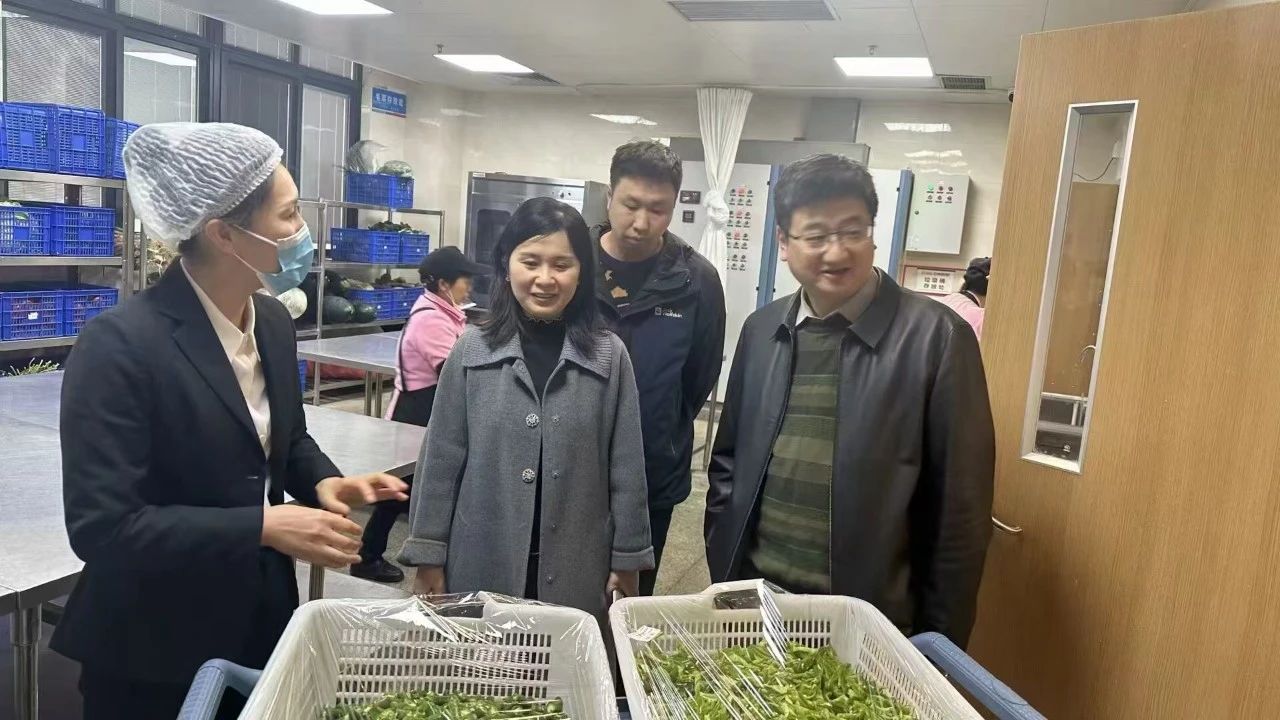 重庆儿童医院食物清静强化行动：副院长陈大鹏带队检查，确保饮食清静